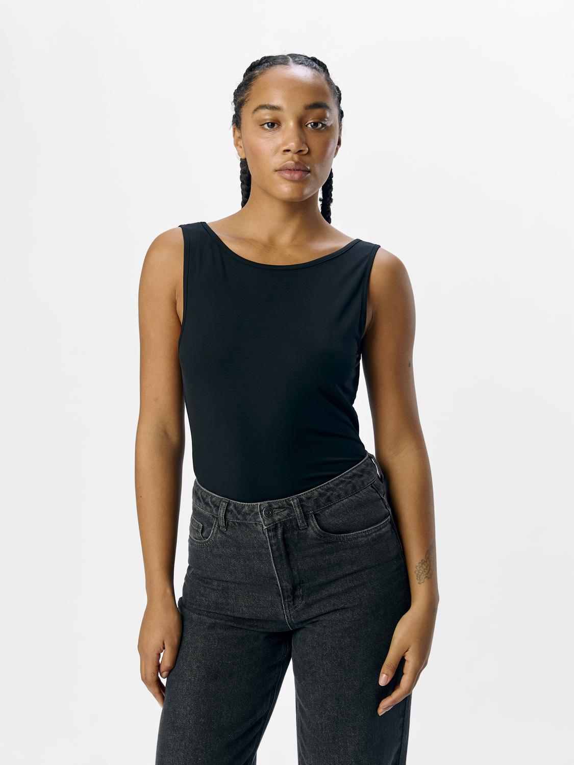 model_shot-front